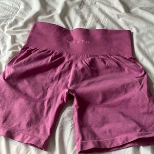 NVGTN contour pink/ magenta shorts